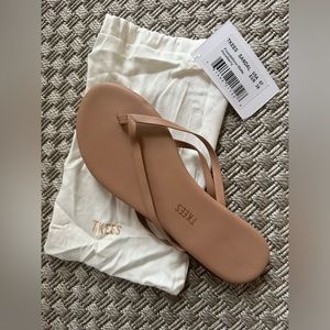 TKEES / FOUNDATION MATTE | NWT | SIZE 7